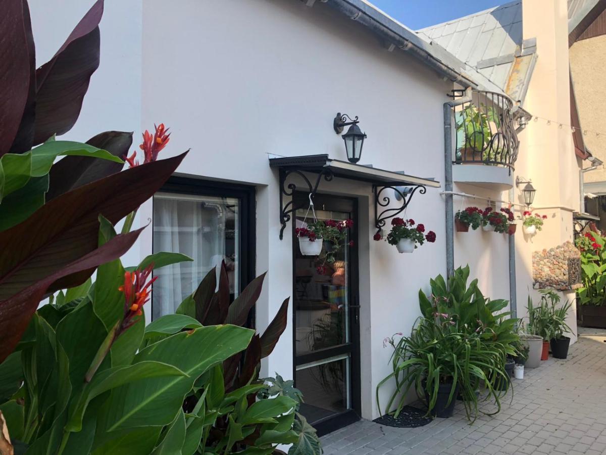 Guest House Nika - Cottages And Rooms In The Heart Of Palanga City Center Extérieur photo