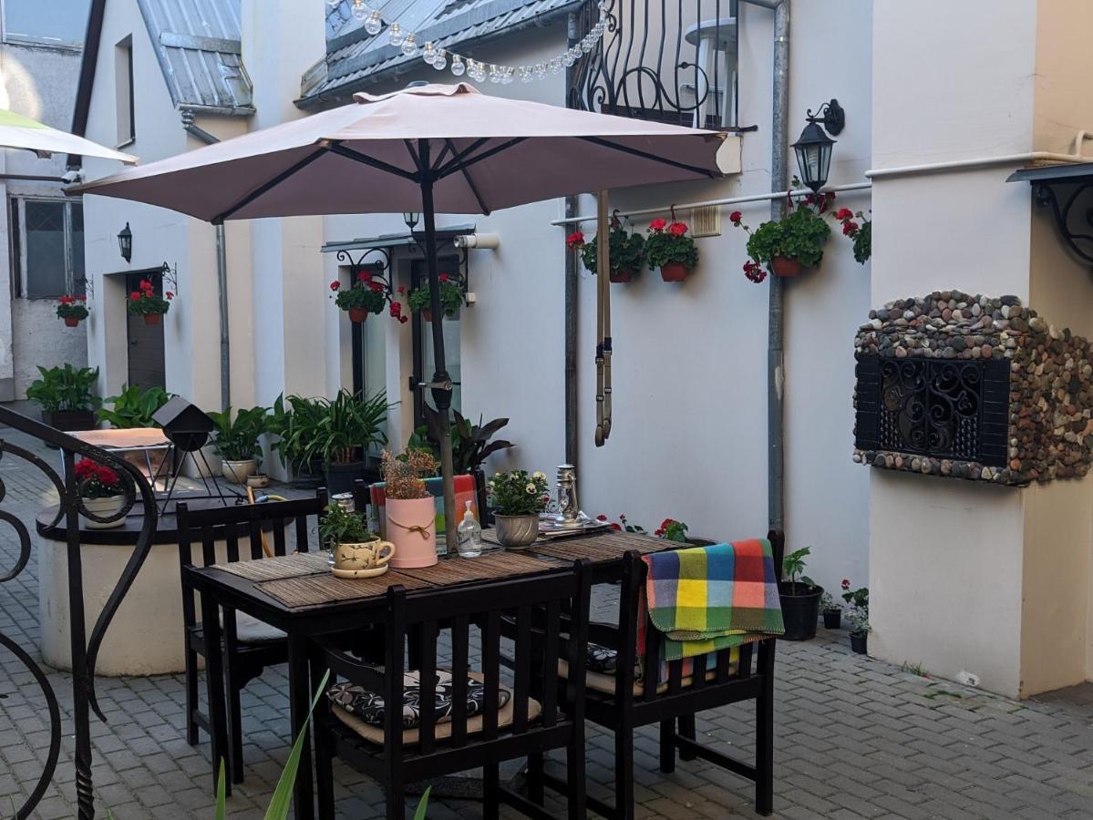 Guest House Nika - Cottages And Rooms In The Heart Of Palanga City Center Extérieur photo