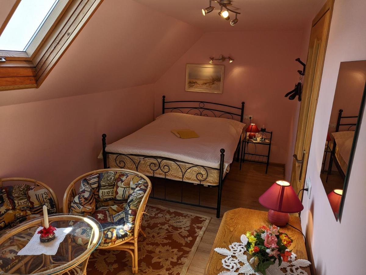 Guest House Nika - Cottages And Rooms In The Heart Of Palanga City Center Extérieur photo