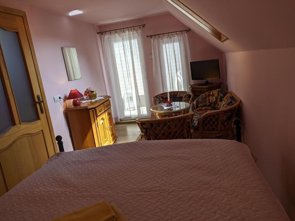 Guest House Nika - Cottages And Rooms In The Heart Of Palanga City Center Extérieur photo