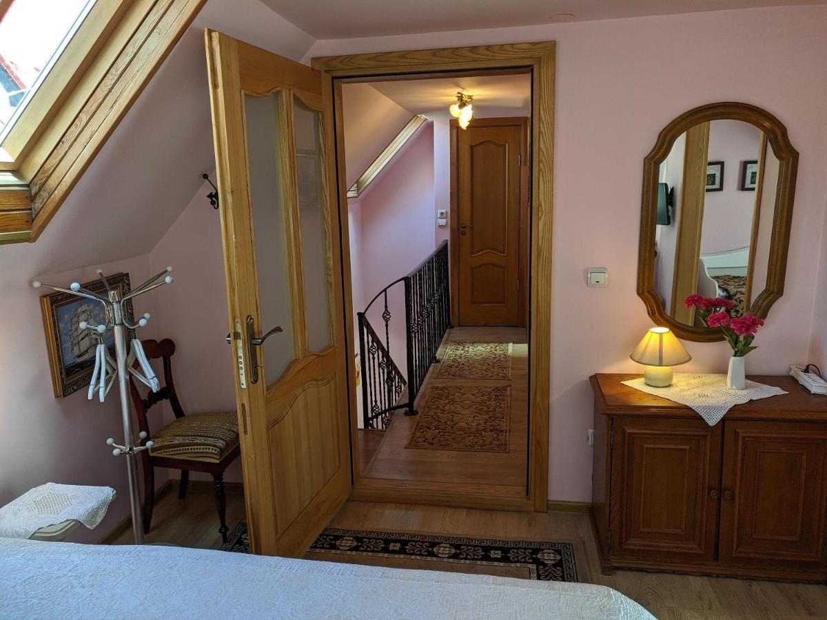 Guest House Nika - Cottages And Rooms In The Heart Of Palanga City Center Extérieur photo
