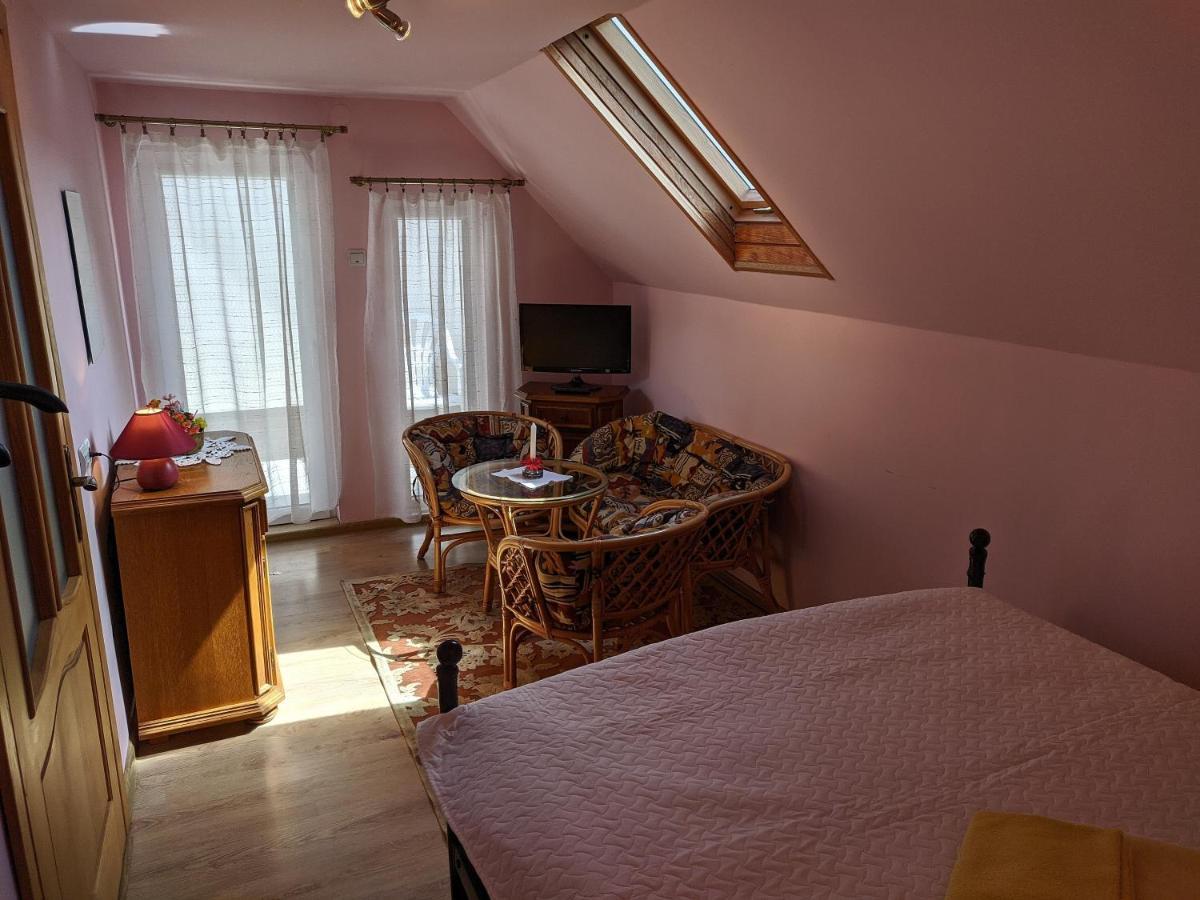 Guest House Nika - Cottages And Rooms In The Heart Of Palanga City Center Extérieur photo