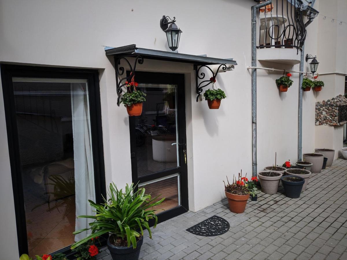 Guest House Nika - Cottages And Rooms In The Heart Of Palanga City Center Extérieur photo